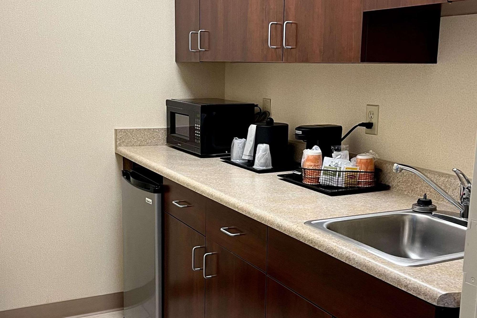 Quality Inn & Suites Prestonsburg Next To Mountain Arts Center Экстерьер фото