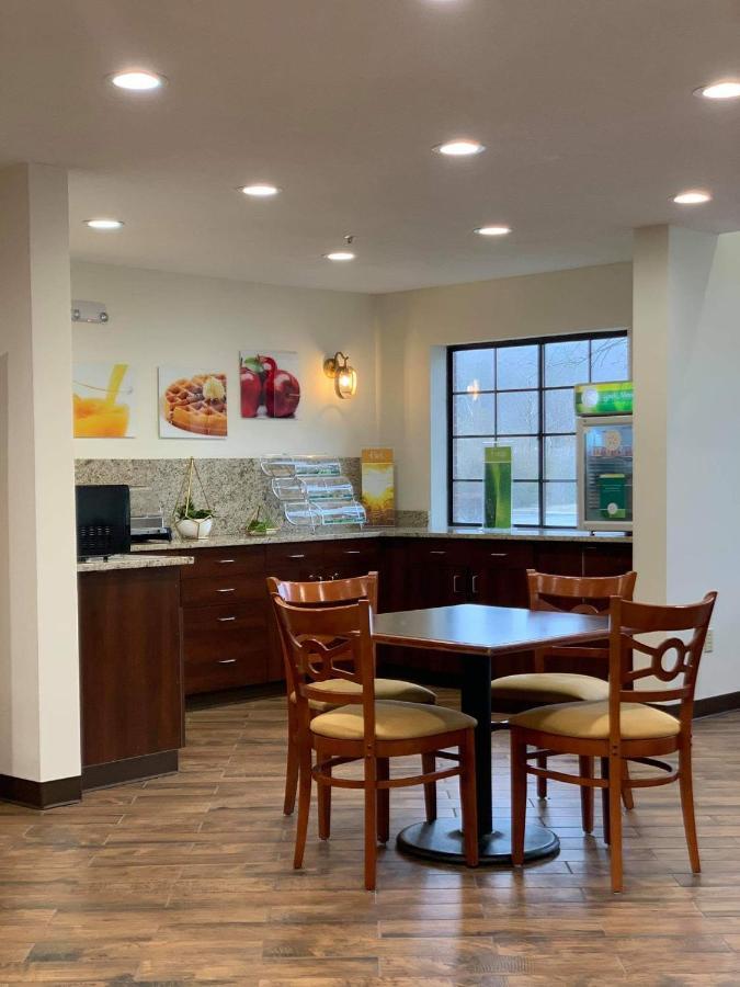 Quality Inn & Suites Prestonsburg Next To Mountain Arts Center Экстерьер фото